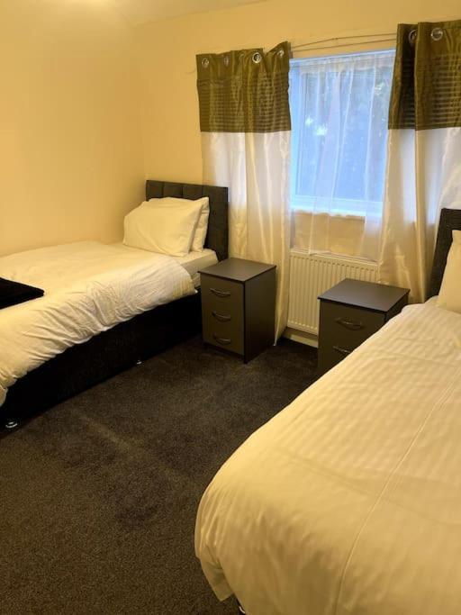 Spacious City Centre Home Near Hospital & M5 Worcester Exterior photo